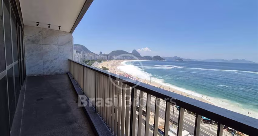 Apartamento á venda com 4 quartos na Avenida Atlântica.