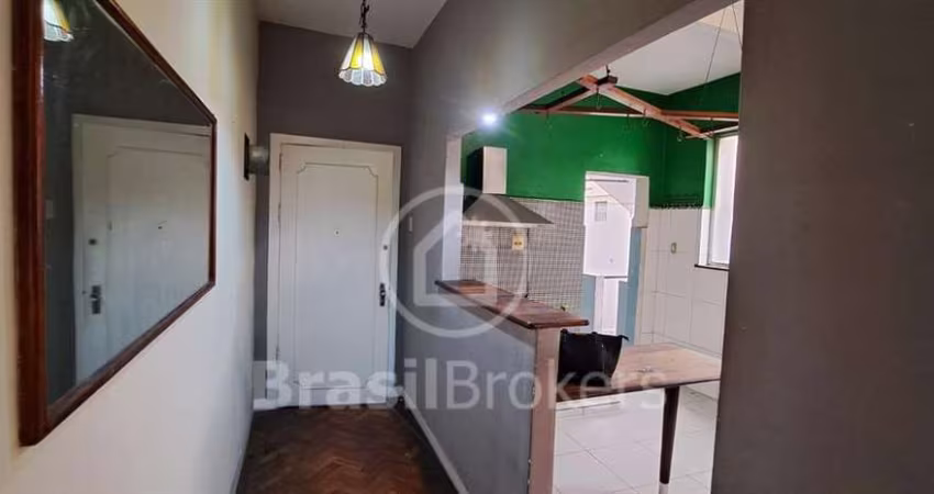 Apartamento à venda com 68 m² e 2 quartos em Laranjeiras