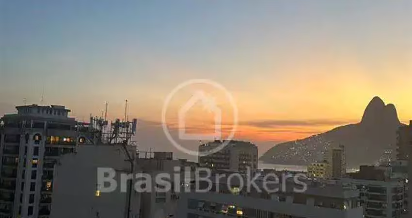 Vendo apartamento totalmente modernizado com vista para lagoa e cristo, 3 quartos na rua visconde de pirajá, próximo à rua garcia d’avila.