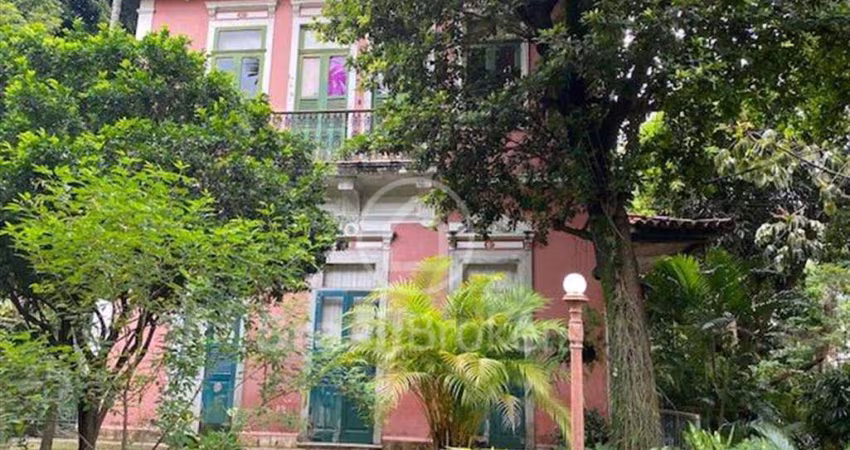 Espetacular casa com 500 m² em terreno plano com 2.100 m²