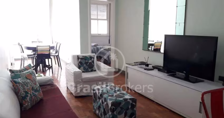 Copacabana - xavier da silveira -  apartamento com 87m² no iptu, todo reformado, claro e silencioso.