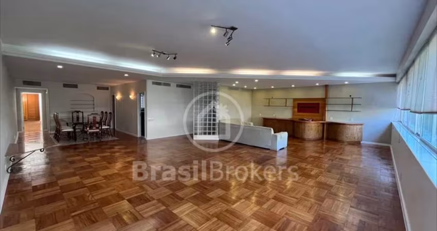 Apartamento 4 quartos no leblon quadra da Praia com 243 mts