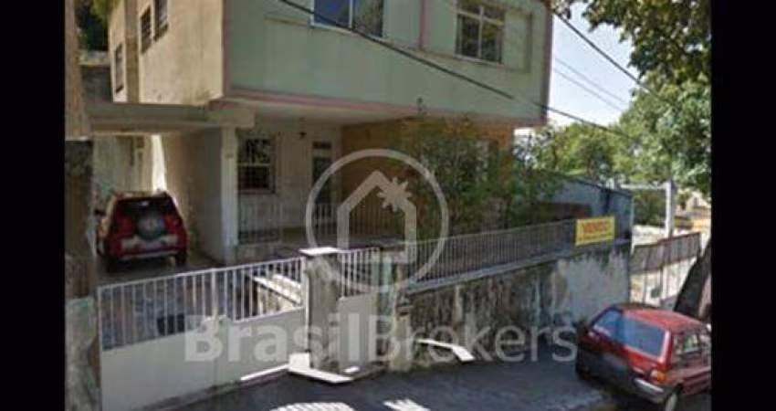EXCELENTE CASA EM SANTA TEREZA 6 QUARTOS 4 BANHEIROS  2 SALAS 3 VAGAS GARAGEM