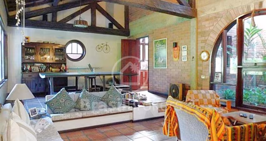 Casa à venda com 725,00m² e 4 quartos em Santa Teresa, Rio de Janeiro - rj