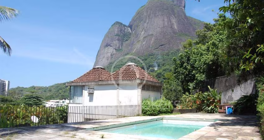 Casa 4 quartos, sendo 1 suíte