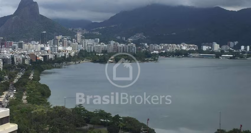 CONDOMINIO LAGOA BELLA - Cobertura 4 quartos, sendo 1 suíte