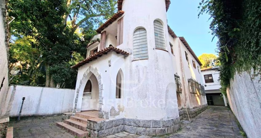 Casa 5 quartos, sendo 1 suíte