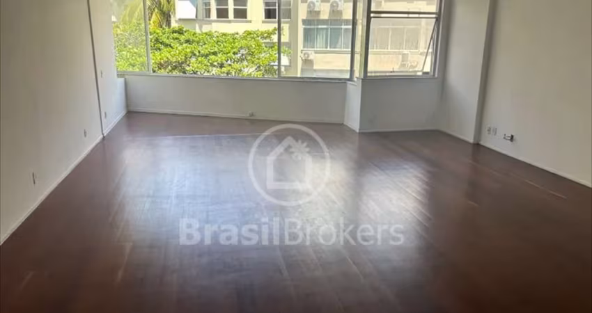 Apartamento na quadra da praia Ipanema e 4 quartos com vaga