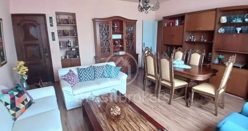 Apartamento à venda em Copacabana, com 124 m², 1 vaga na escritura, 3 quartos, sendo 1 suíte, portaria 24 horas e dependência de serviço completa.