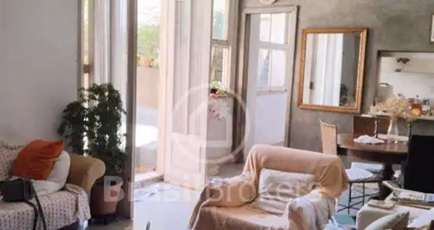 Apartamento Tipo Casa - 3 Quartos à Venda na Rua Humaitá - Humaitá