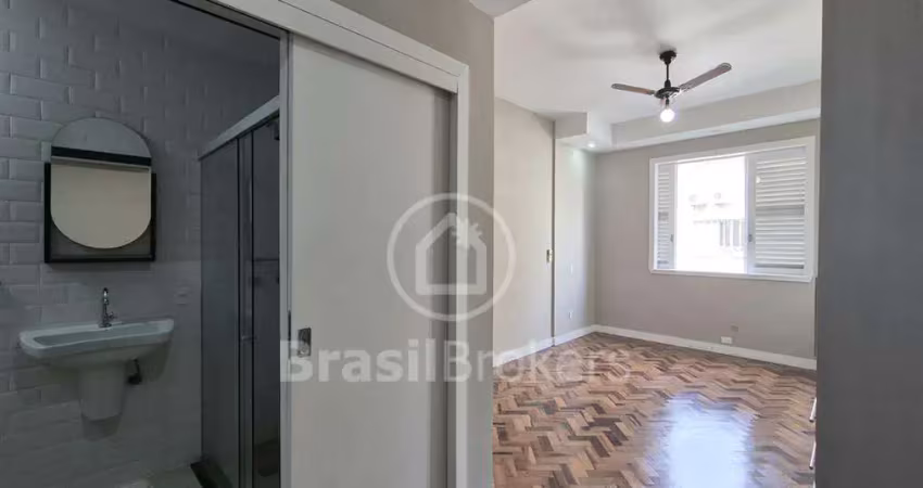 Excelente conjugado todo reformado em localização privilegiada em copacabana.
