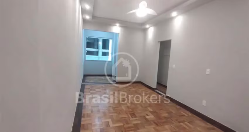 Humaitá 2 quartos  sendo 1 suíte totalmente reformado