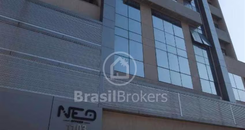 ótima sala com banheiro