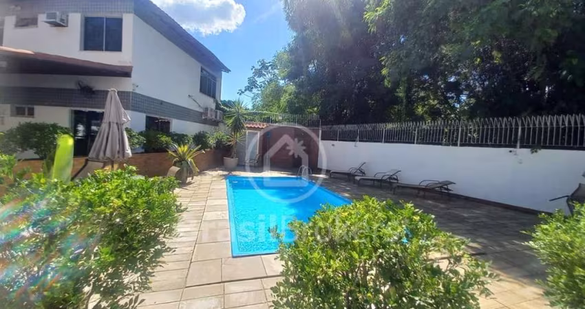 Descubra seu lar perfeito na Taquara! Apartamento térreo com acessibilidade, conforto e praticidade.