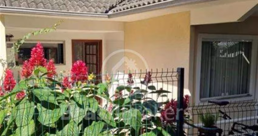 Casa impecável em condomínio fechado no Pechincha!