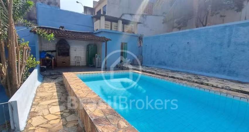 Casa 4 dormitórios com 2 suítes