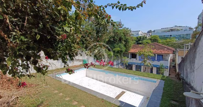 Casa  de 388m2  com terreno de 840m2