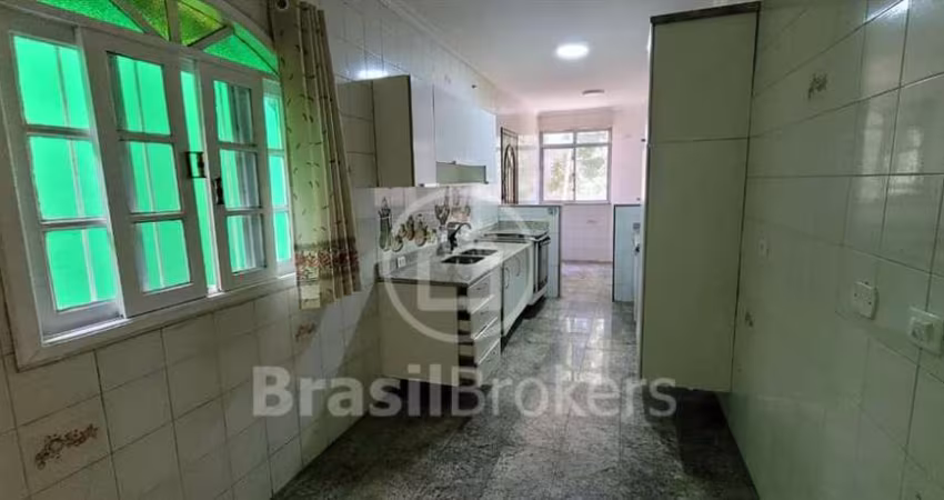 Ótima casa 3 qts sendo 1 suíte e amplo quintal