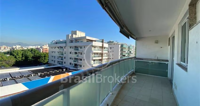 Excelente apartamento de 04 quartos na rua mais procurada da Freguesia com total infraestrutura.