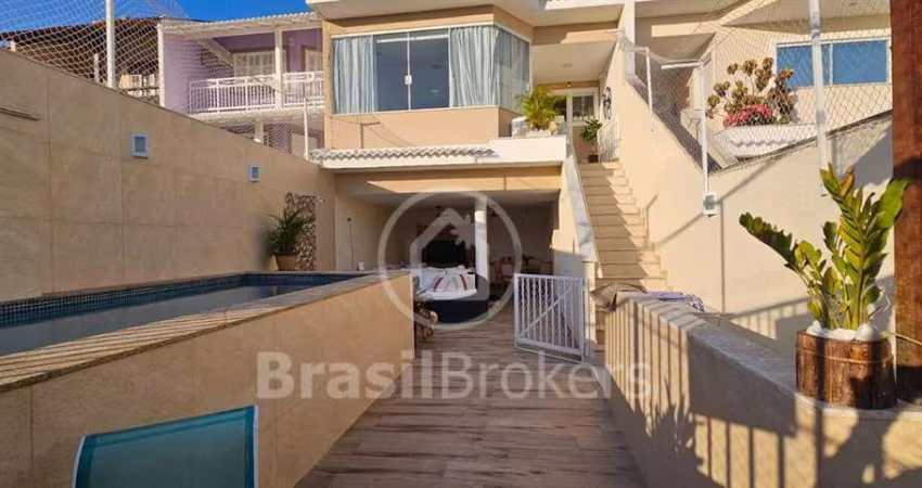 Maravilhosa casa 4 quartos no Melhor Condomínio da Região