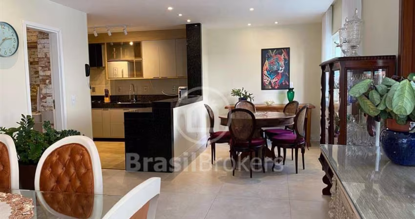Excelente casa duplex em condomínio fechado com infraestrutura na Freguesia.