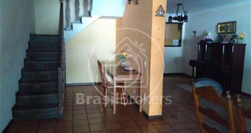 Casa de Condomínio à venda com 360,00m² e 3 quartos em Jacarepaguá, Rio de Janeiro - rj