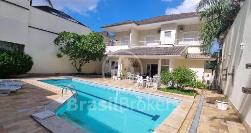 Excelente casa em condomínio Bosque dos Esquilos
