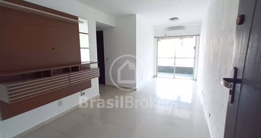 Apartamento 2 Dormitórios com suite e Varanda e 2 banheiros