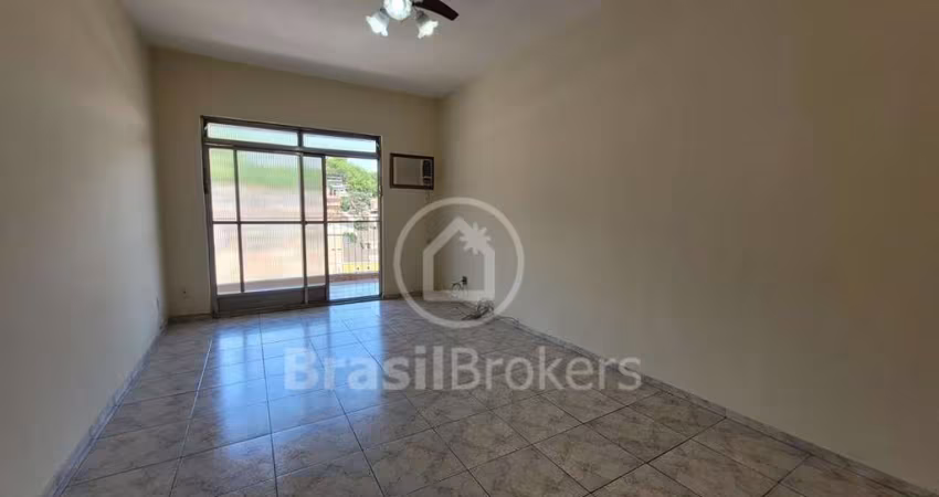 Apartamento de 2 quartos mais dependência completa