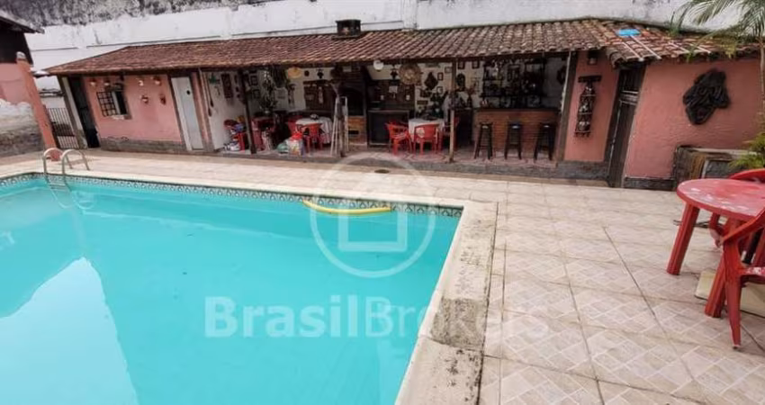 Ampla casa linear em local nobre