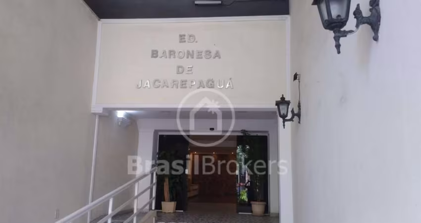 Apartamento próximo shopping 1 quarto com dependência