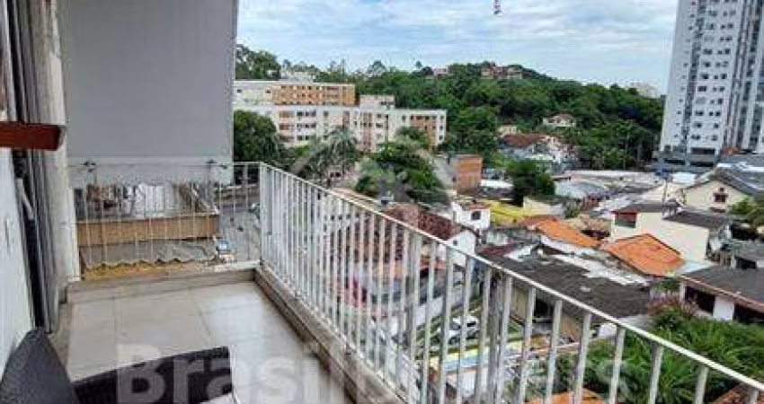 Apartamento vazio, pronto para morar.