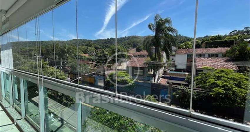 Excelente apartamento todo reformado em condomínio fechado, sol da manhã com vista para montanhas..