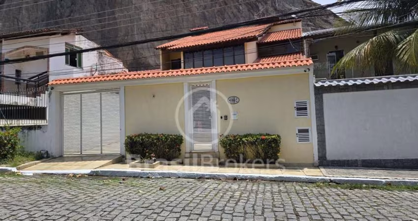 Casa Condomínio 5 Dormitórios com 4 suítes