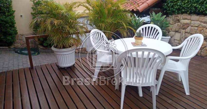 Casa de Condomínio à venda com 225,00m² e 3 quartos em Anil, Rio de Janeiro - rj
