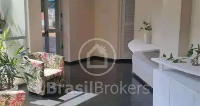 Apartamento 01 quarto com móveis planejados situado em condomínio com total infraestrutura e segurança.