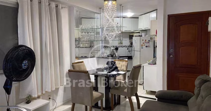 Apartamento 02 quartos reformado e com móveis planejados situado em Condomínio com total infraestrutura e segurança.