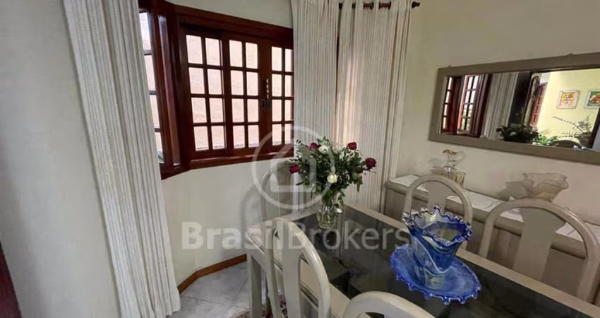 CASA DUPLEX GEMINADA COM TERRAÇO EM CONDOMÍNIO FECHADO - RUA POTIGUARA.