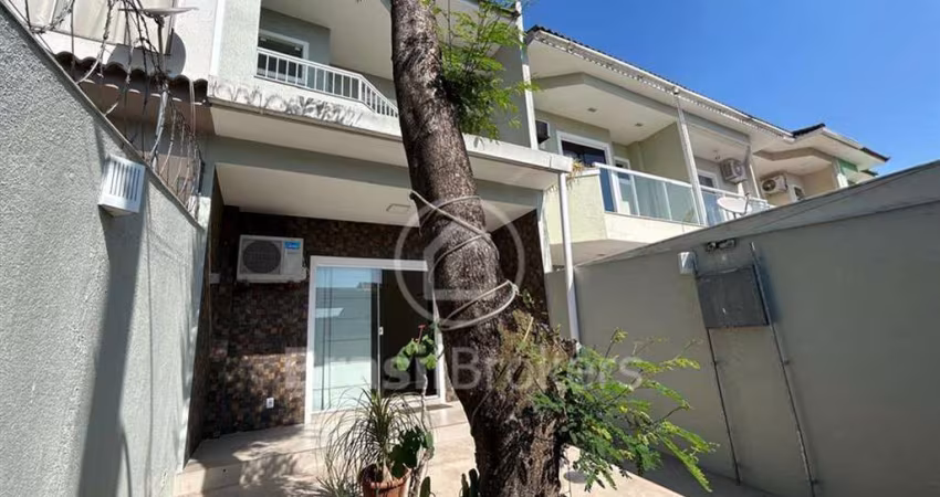 Casa de Condomínio à venda com 128,00m² e 3 quartos em Freguesia (Jacarepaguá), Rio de Janeiro - RJ