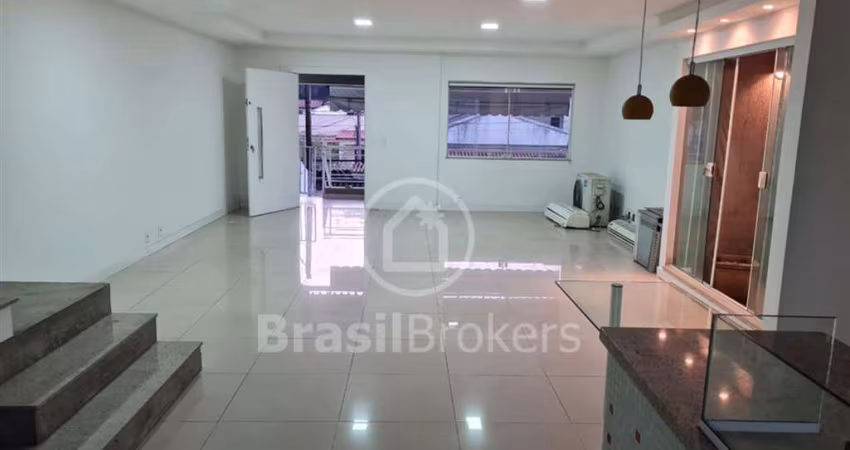 Casas de Condomínio à venda com 206m² e 5 quartos em Anil