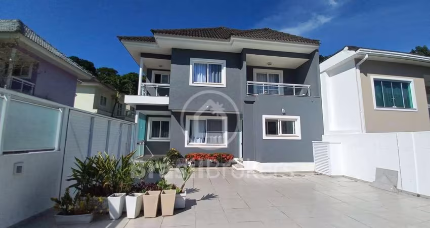 Maravilhosa casa em condomínio fechado.