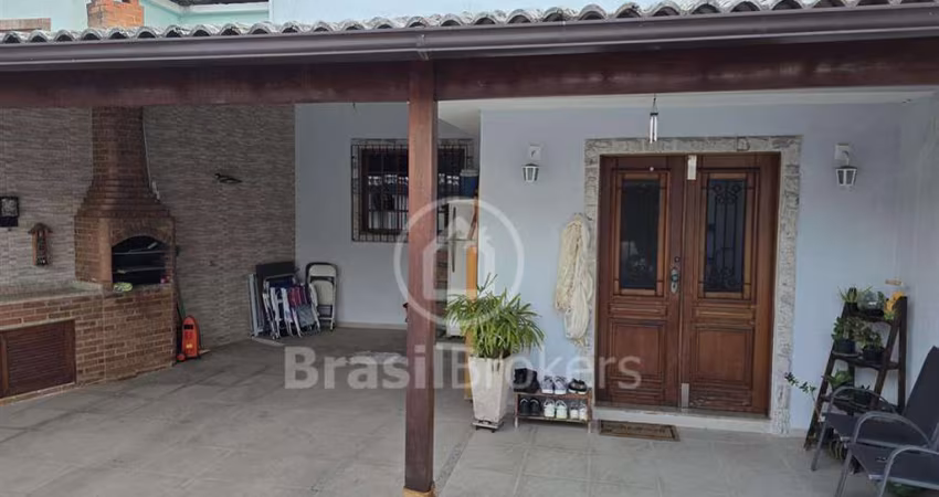 Casa Duplex Geminada em Condomínio com 2 Dormitórios 2 suítes