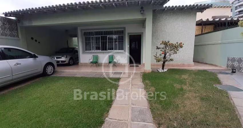Casa à venda com 393,00m² e 3 quartos em Freguesia (Jacarepaguá), Rio de Janeiro - rj