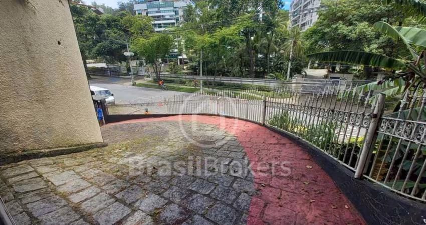 Imóvel que pose ser comercial ou residencial.