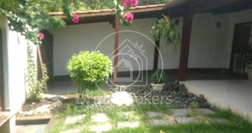 Casa de Vila à venda com 250,00m² e 5 quartos em Taquara, Rio de Janeiro - rj