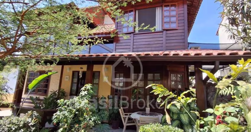 Casa estilo rústico, aconchegante, rodeada por belezas naturais!