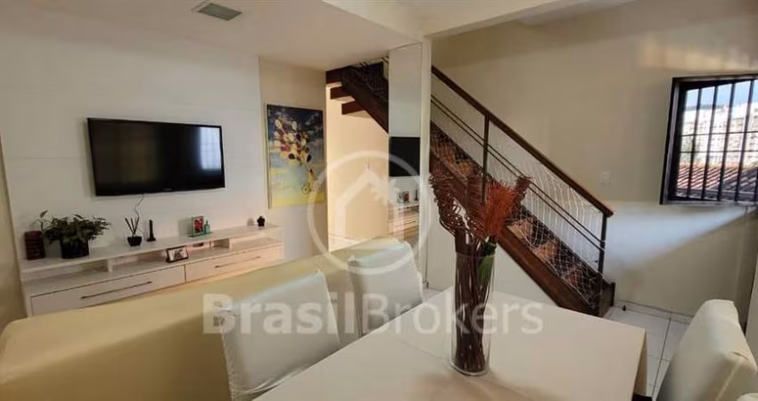 Linda casa duplex c/ quintal, banh.soc + lavabo  e 2 vagas cobertas