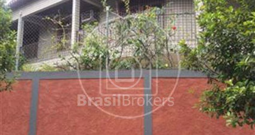 Casa à venda com 477,00m² e 2 quartos em Jardim Sulacap, Rio de Janeiro - rj