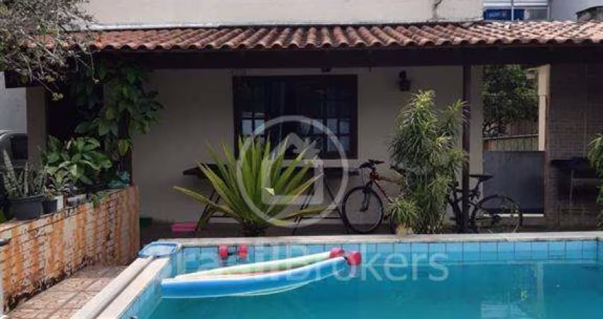 Casa à venda com 360,00m² e 3 quartos em Campo Grande, Rio de Janeiro - rj