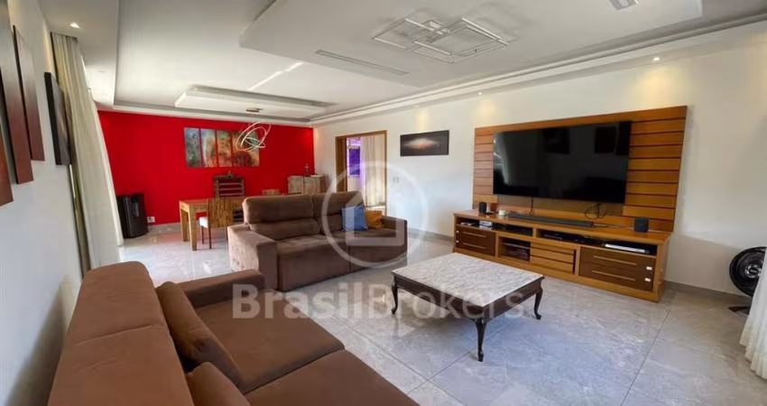 Apartamento 4 Dormitório com Dependência de Empregada completa